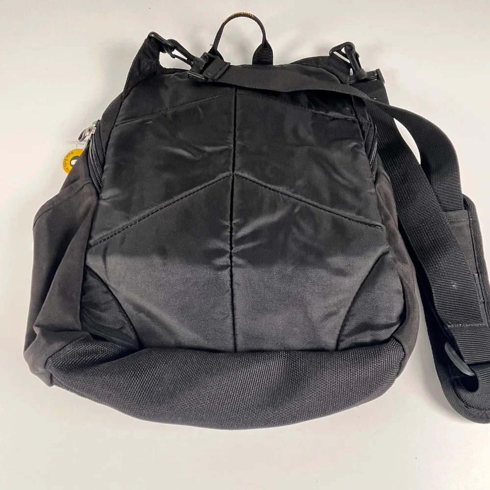 Timberland Messenger Bag Black Medium Ripstop Crossbody H 14 x W 10 x D 3 in